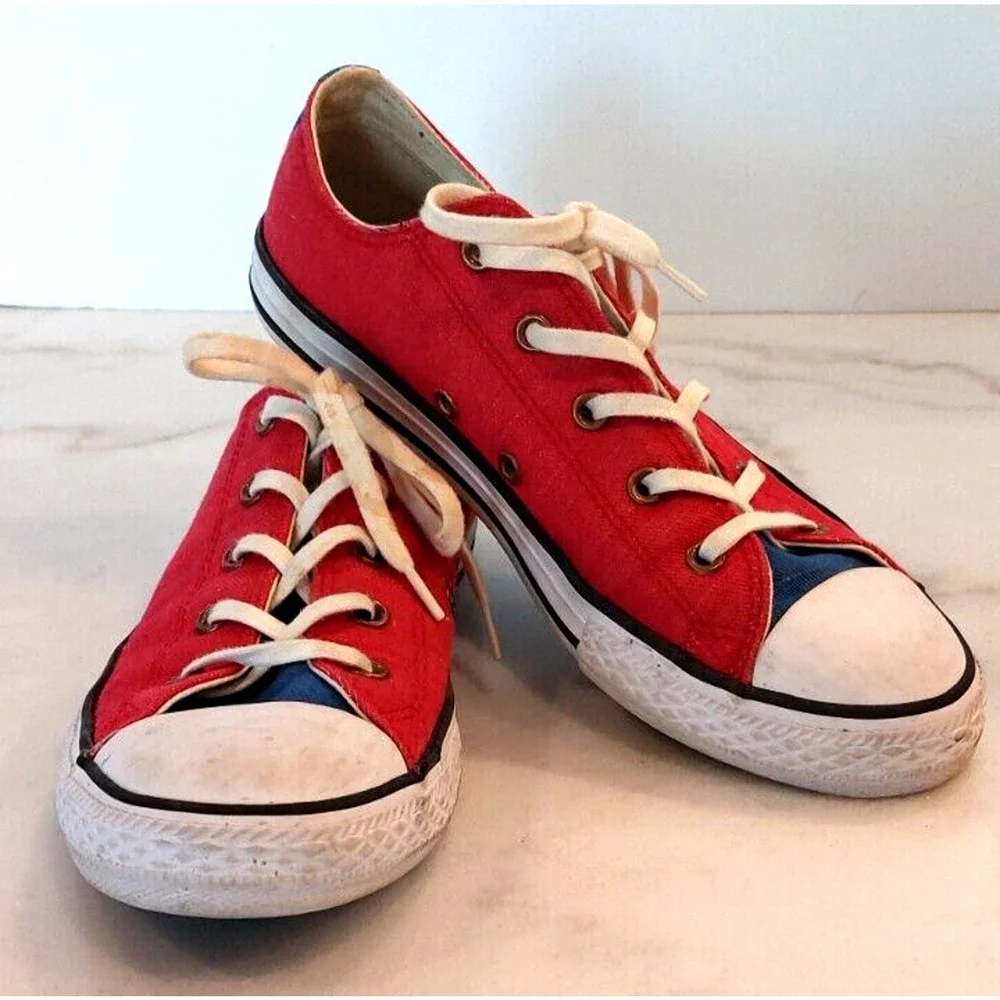 Converse All Star Sneakers - Low Top - Red & White‎ - Size 4 Junior - EUC